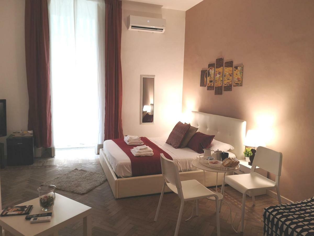 Domus Luigi Leone Ii Bed & Breakfast Napels