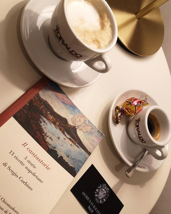 Bed & Breakfast Domus Luigi Leone Ii Napels