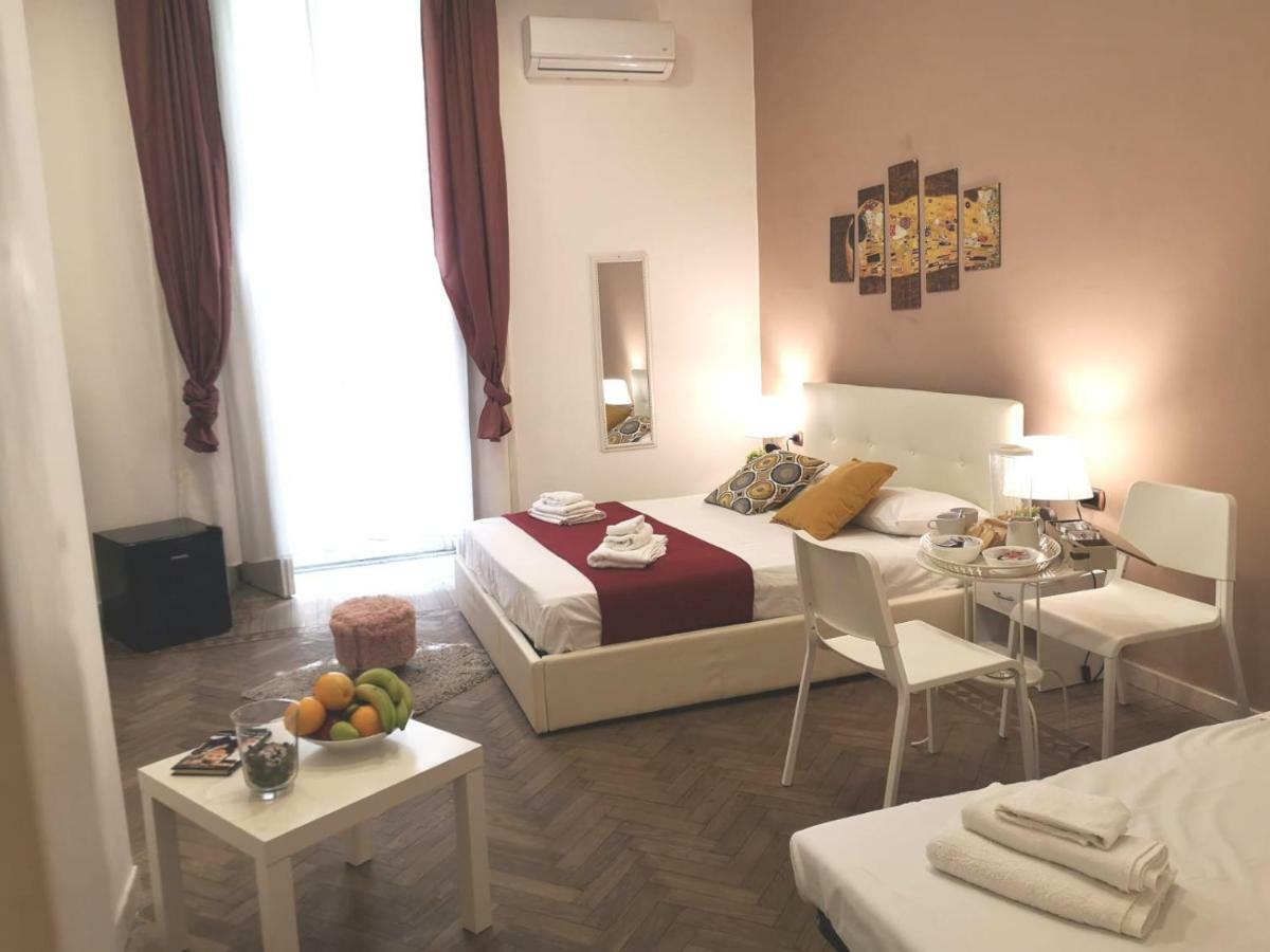Bed & Breakfast Domus Luigi Leone Ii Napoli