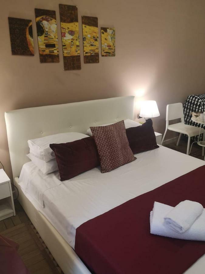 Bed & Breakfast Domus Luigi Leone Ii Napoli